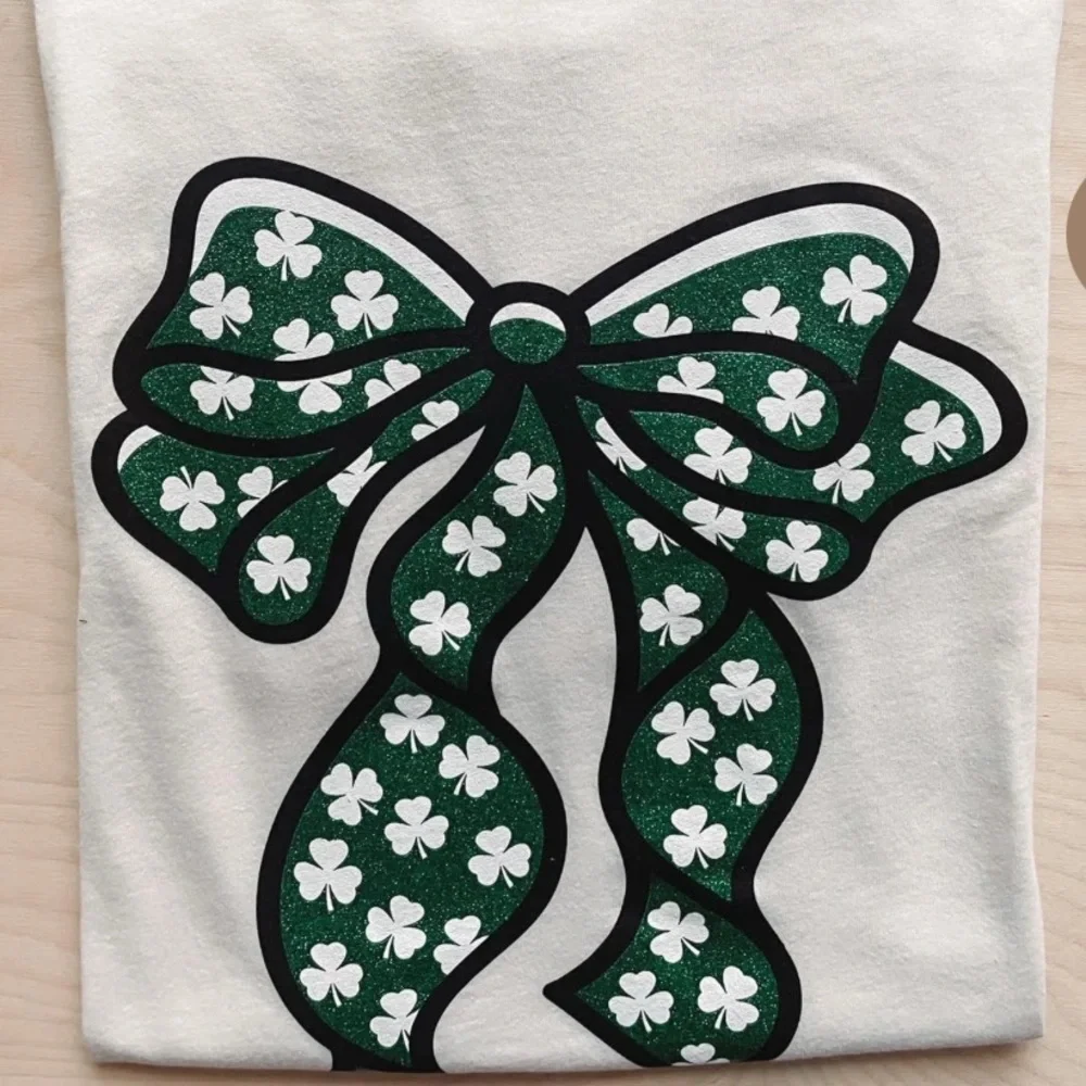 Bella Canvas🍀 St. Patrick’s Day White Tee 🍀Green Glitter Shamrock Bow🍀Size XL